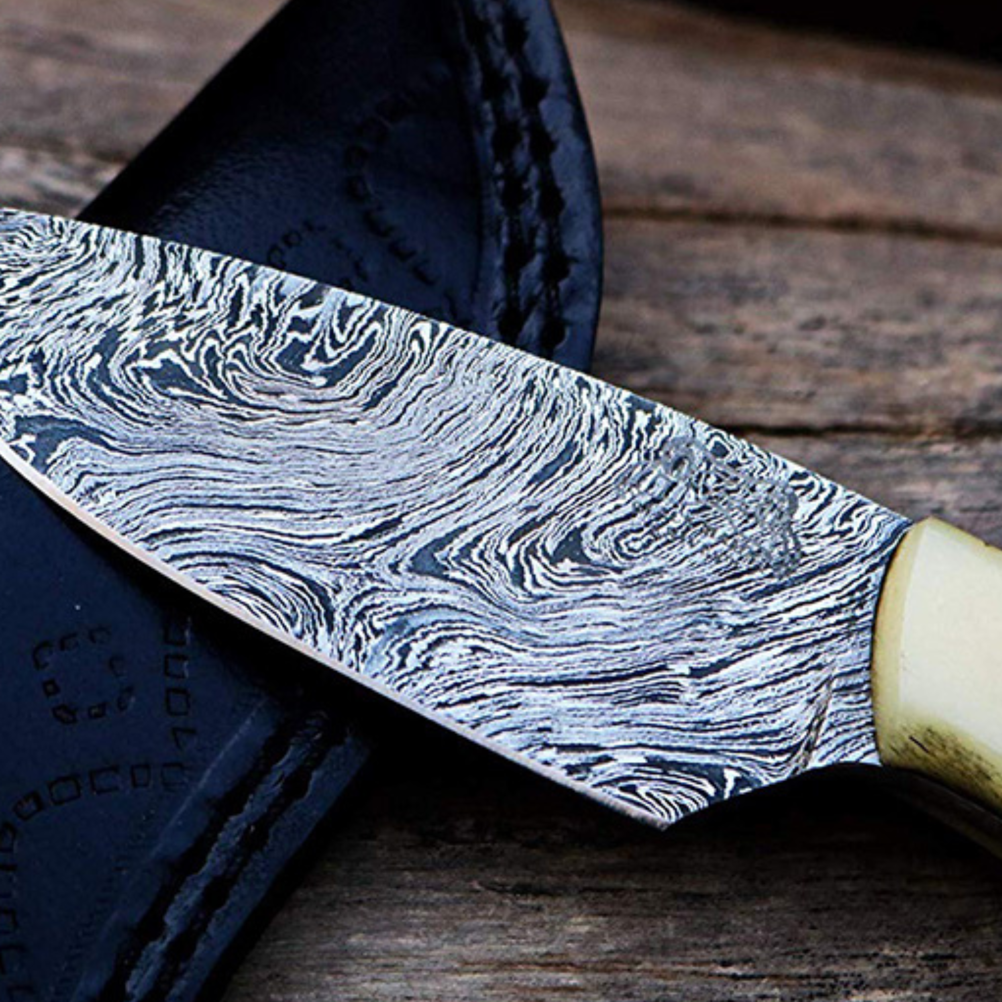 Blue Racer Lizard 6.5 Inches Long 3 Inches Blade 10 Ounce Damascus Skinner Hunting Fixed Blade Knife